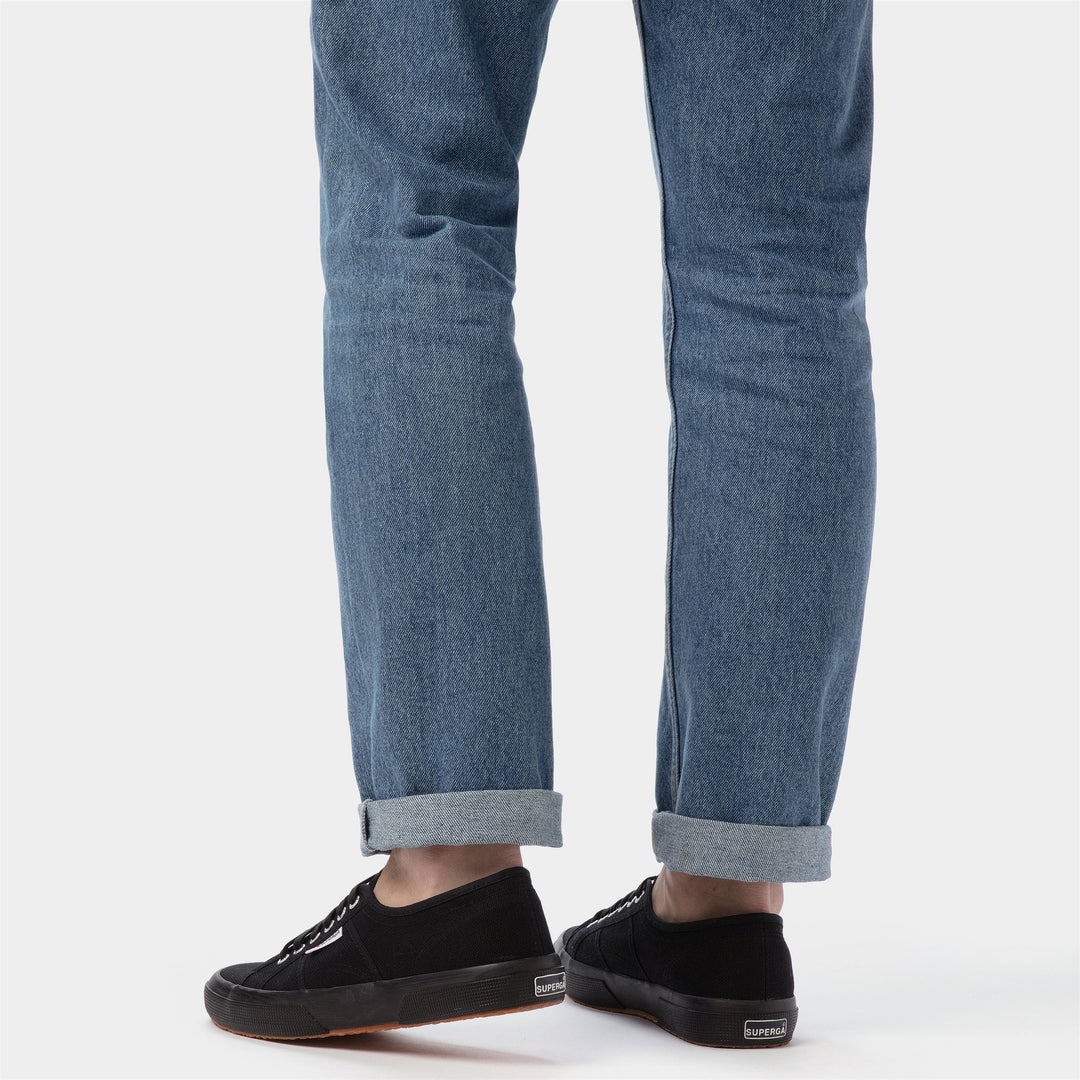 Klassische Unisex-Sneaker in Vollschwarz mit Obermaterial aus Baumwolle main