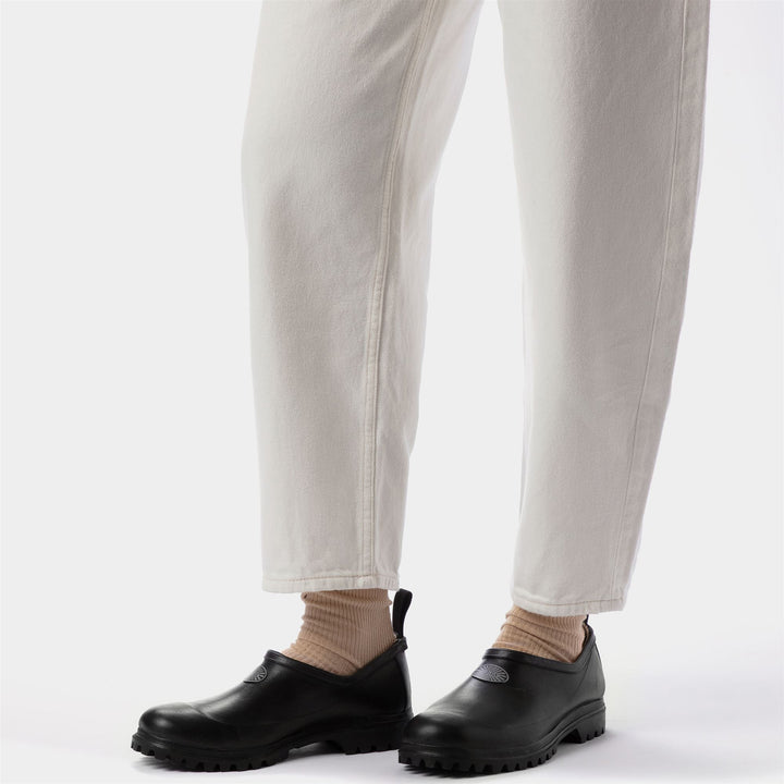 Niedrig geschnittene Unisex-Pantoletten aus schwarzem Gummi mit Baumwollfutter 6